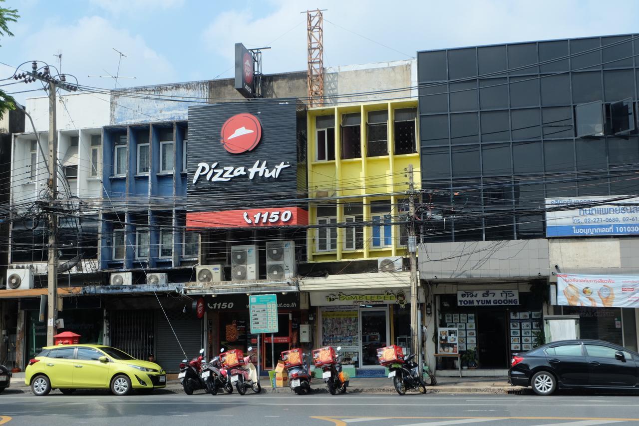 Slumwhite Hostel Bangkok Exterior photo