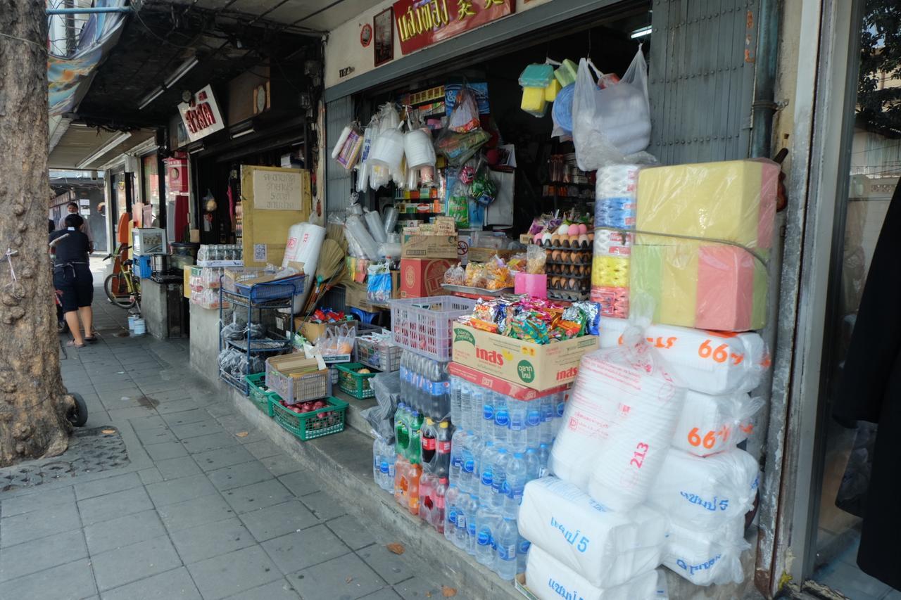 Slumwhite Hostel Bangkok Exterior photo